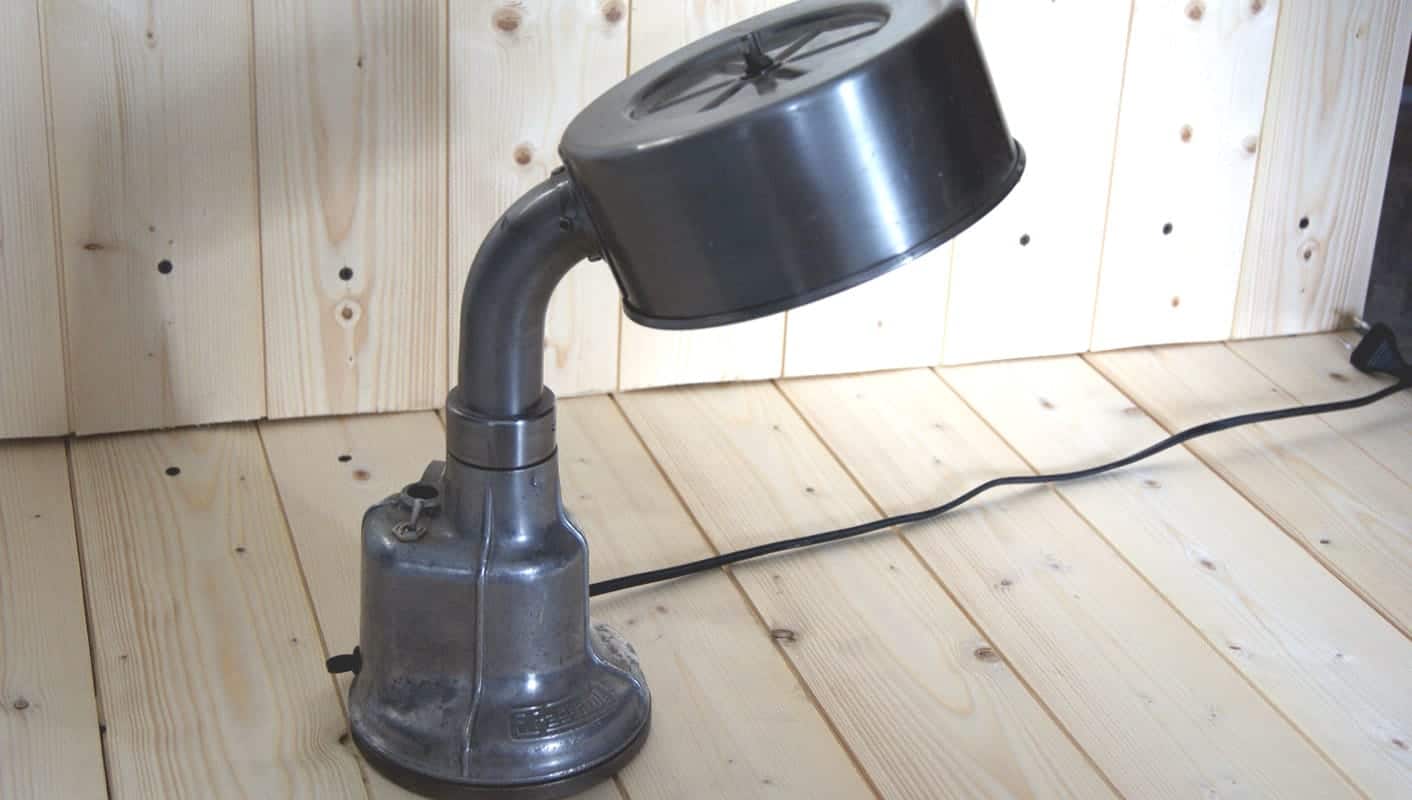Lampe industrielle à poser issue du monde automobile