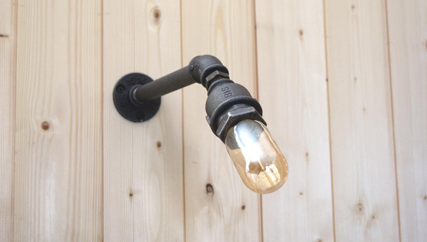 Lampe murale style industriel raccords fonte